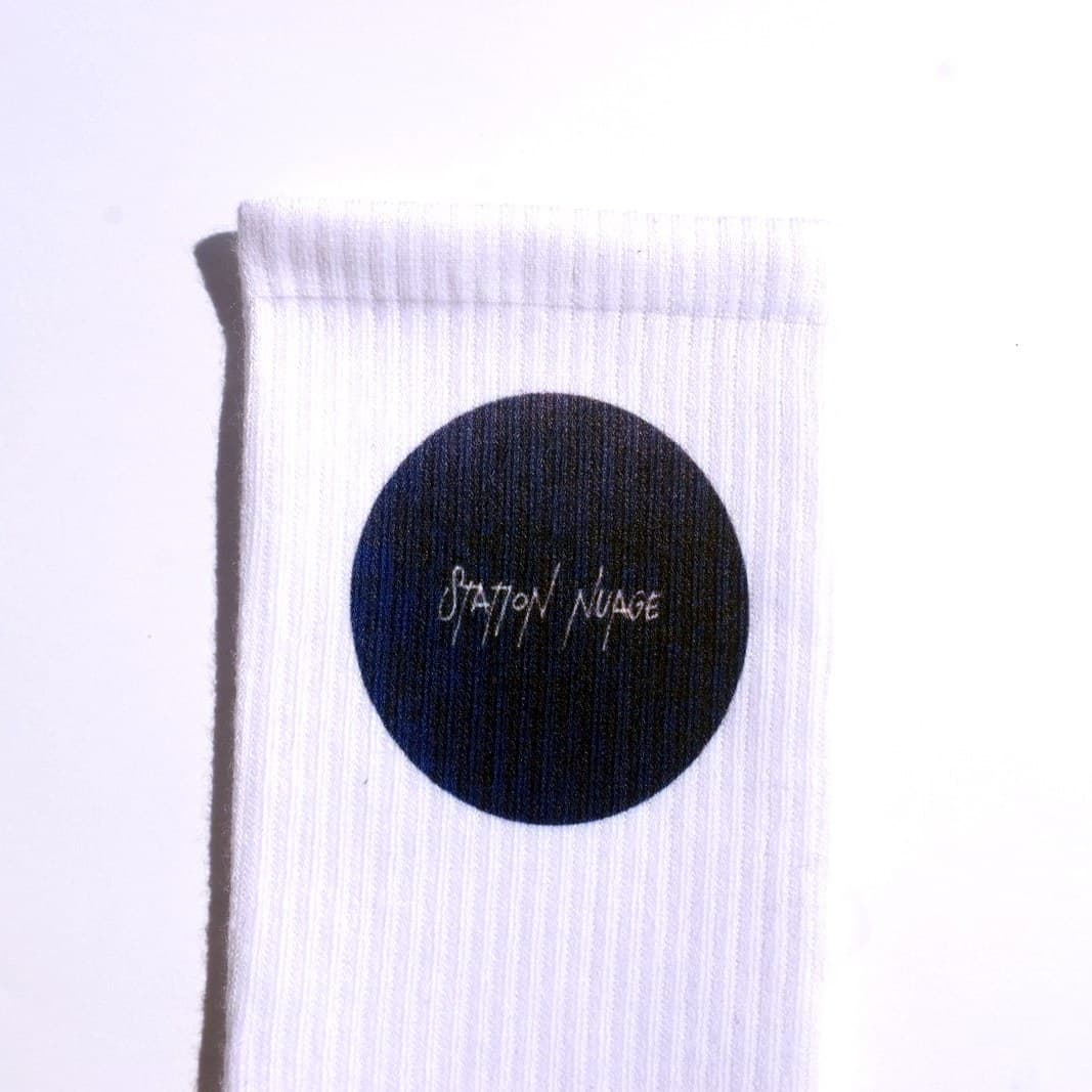 Chaussette personnalisée au logo rond de Station Nuage, commande réelle